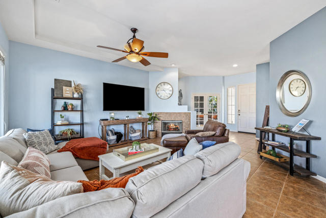 79704 Castille Drive, La Quinta CA: https://media.crmls.org/mediaz/cab7cba7-b3ff-4e12-95c1-d6dee8102f4f.jpg