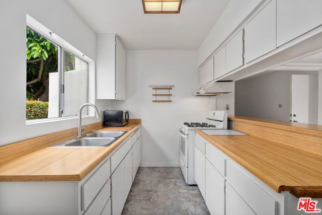 1507 14th Street, Santa Monica CA: https://media.crmls.org/mediaz/cab7d6f0-328a-4076-ac28-42164473e1ab.jpg