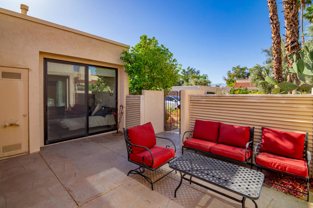 628 Hospitality Drive, Rancho Mirage CA: https://media.crmls.org/mediaz/cab85e02-e6df-44e5-81d9-3b677a2638d1.jpg