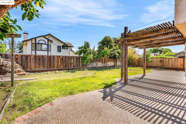 4820 RIDGEVIEW DRIVE, Antioch CA: https://media.crmls.org/mediaz/cab87113-8511-4554-bc86-4739ed274a16.jpg