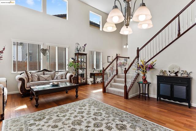 115 Tennyson Ct, Discovery Bay CA: https://media.crmls.org/mediaz/cab8c7ee-6e17-4df9-97b7-910a6218022d.jpg