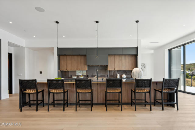461 Lake Sherwood Drive, Lake Sherwood CA: https://media.crmls.org/mediaz/cab918af-3276-42c5-afba-8ac8cd5f4790.jpg