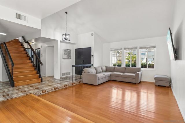 712 Paseo Del Rey, Chula Vista CA: https://media.crmls.org/mediaz/cab929c0-695f-44dc-98dd-0a233e888551.jpg