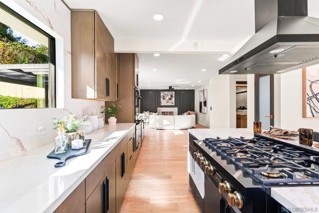 13334 Barbados Way, Del Mar CA: https://media.crmls.org/mediaz/cab9d6e0-e180-4a85-9da0-9b86720c42c7.jpg