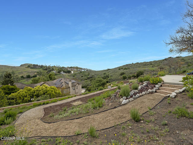 331 Briar Bluff Circle, Thousand Oaks CA: https://media.crmls.org/mediaz/cab9f0f1-b428-4818-b77c-dbed7279933e.jpg