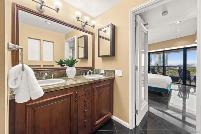 200 Harbor Dr, San Diego CA: https://media.crmls.org/mediaz/caba3c90-2f5d-4904-b259-1a91b8173829.jpg