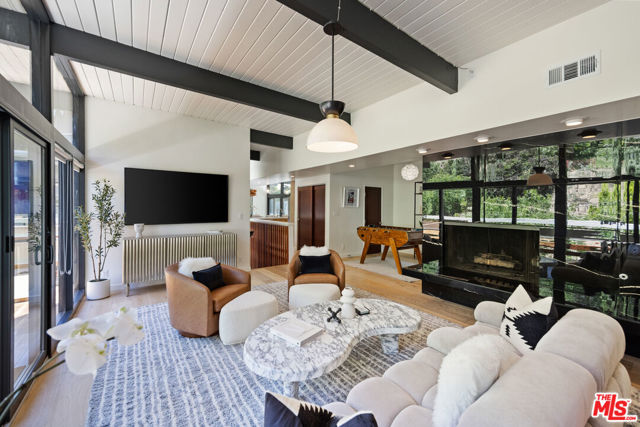 3905 Pacheco Drive, Sherman Oaks CA: https://media.crmls.org/mediaz/caba9aa2-c208-4b3a-94e0-b5489e270da9.jpg