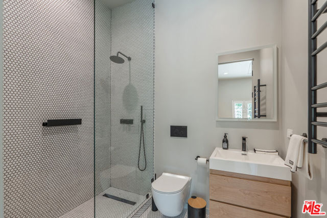 809 S Muirfield Road, Los Angeles CA: https://media.crmls.org/mediaz/cabae34d-c240-45d9-b5b9-2c7abb6355a1.jpg