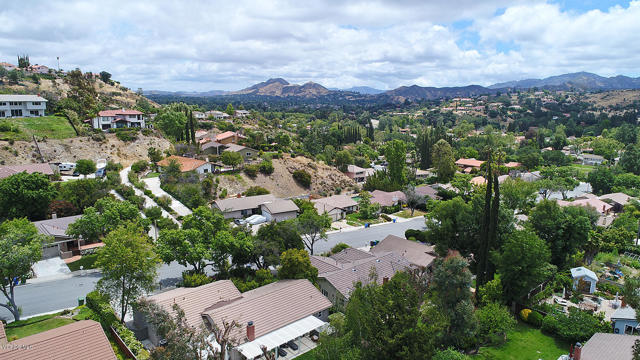 Detail Gallery Image 5 of 26 For 1502 Briarglen Ave, Westlake Village,  CA 91361 - 3 Beds | 2 Baths