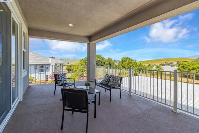 548 Wycombe Ct, San Ramon CA: https://media.crmls.org/mediaz/cabb4bc4-32f1-4c9f-bd34-a9d6342326c8.jpg