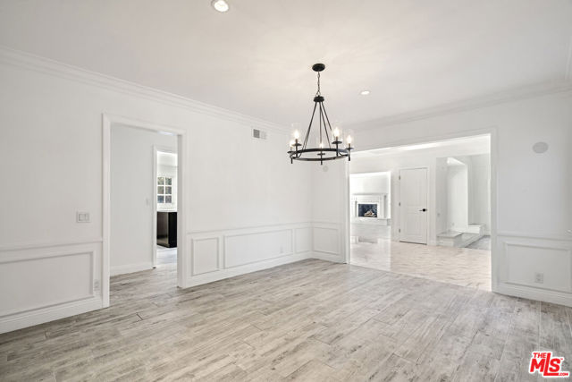 3217 Hutton Drive, Beverly Hills CA: https://media.crmls.org/mediaz/cabb631a-42e9-4717-987e-e37f02fc7fb2.jpg