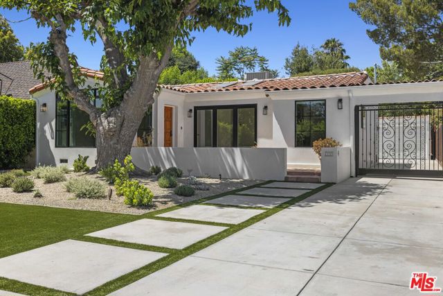 11151 Hortense Street, North Hollywood CA: https://media.crmls.org/mediaz/cabb6b26-0541-4d04-891b-1663aa5be389.jpg