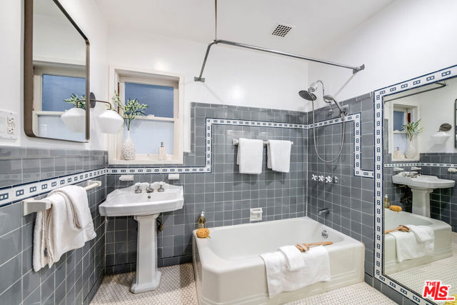 2620 Rutherford Drive, Los Angeles CA: https://media.crmls.org/mediaz/cabb82ec-8bc8-4b97-bf12-5b027ec94f2c.jpg