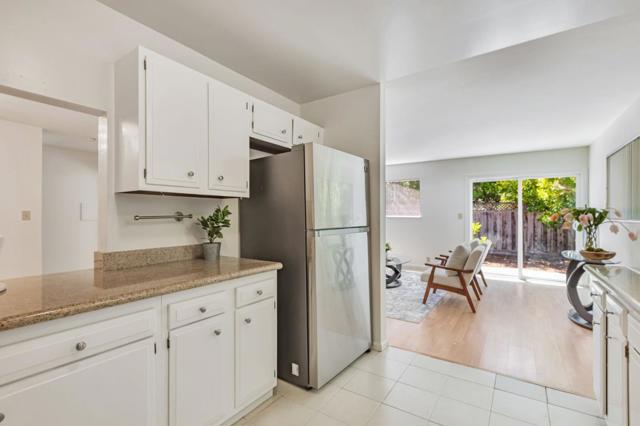 3210 South Court, Palo Alto CA: https://media.crmls.org/mediaz/cabcbde7-5fac-40c7-979a-328953429970.jpg