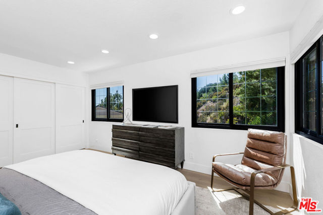 23458 W Moon Shadows Drive, Malibu CA: https://media.crmls.org/mediaz/cabceb40-4fcf-4206-bda4-d934fec740ea.jpg