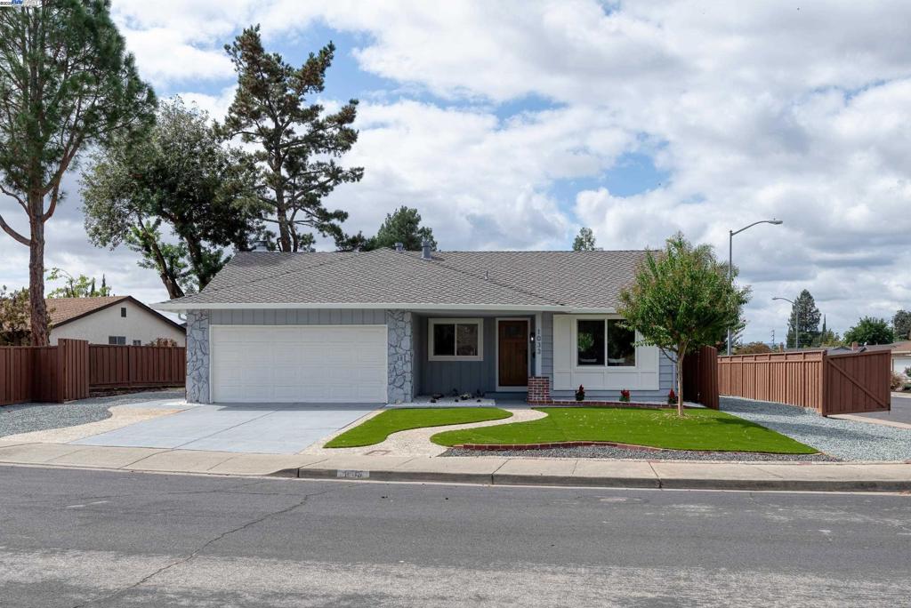 1033 Plumas Ct.