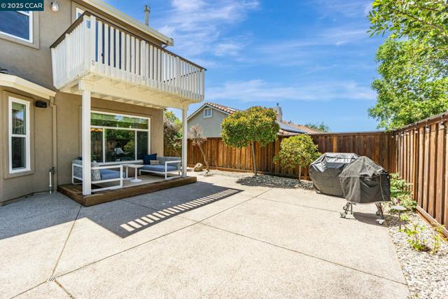 1039 Rolling Woods Way, Concord CA: https://media.crmls.org/mediaz/cabd1a53-af93-4093-b17f-036c5d23251c.jpg