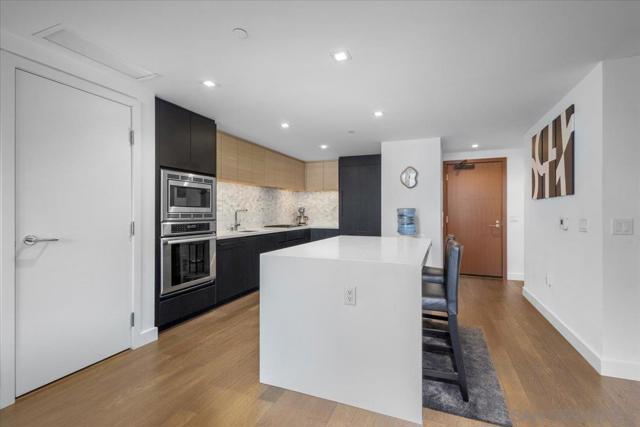 1388 Kettner Blvd, San Diego CA: https://media.crmls.org/mediaz/cabdd994-b3f7-4774-9d12-7b0e639d48bd.jpg