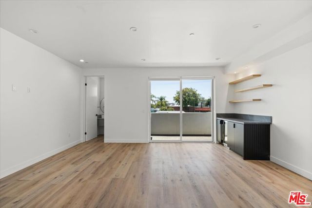 841 N Mccadden Pl, Los Angeles CA: https://media.crmls.org/mediaz/cabddecc-da5f-47ba-9af2-bf8aec1bec08.jpg