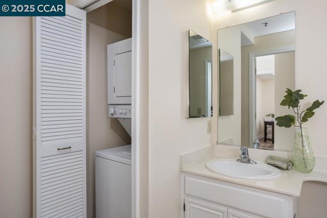 1860 Tice Creek Dr, Walnut Creek CA: https://media.crmls.org/mediaz/cabe5edc-55bb-4131-b2ba-8cea8eecb399.jpg