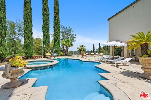 16980 Escalon Drive, Encino CA: https://media.crmls.org/mediaz/cabe6d88-79ab-4c60-a982-9435bb0349e5.jpg