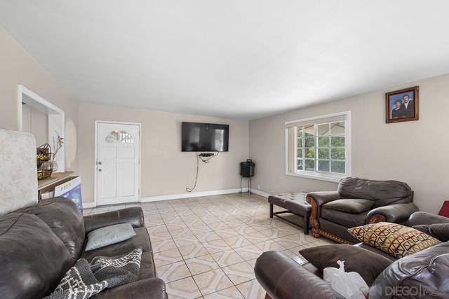 1492 Ilexey Avenue, San Diego CA: https://media.crmls.org/mediaz/cabe81b4-dd76-4d28-8d3e-c05c247eef74.jpg