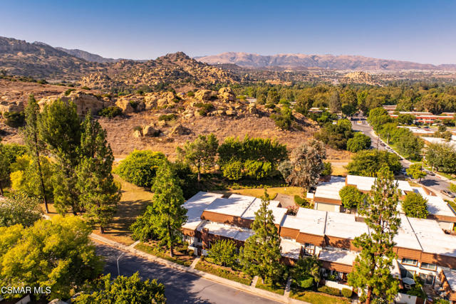 22421 Jeffrey Mark Court, Chatsworth CA: https://media.crmls.org/mediaz/cabf42e7-13aa-4871-a455-63ae335c75af.jpg