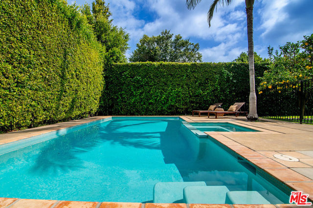 338 S Highland Avenue, Los Angeles CA: https://media.crmls.org/mediaz/cabf4c22-8dfb-428f-a420-7f831d9f21f4.jpg