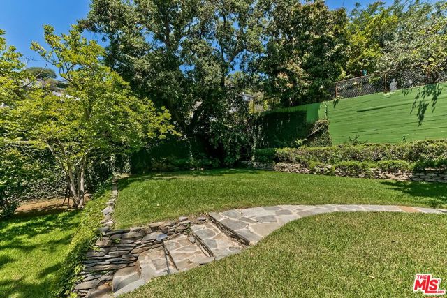 1591 Sunset Plaza Drive, Los Angeles CA: https://media.crmls.org/mediaz/cac0200a-7bda-48ca-a7fe-20fb807c768e.jpg