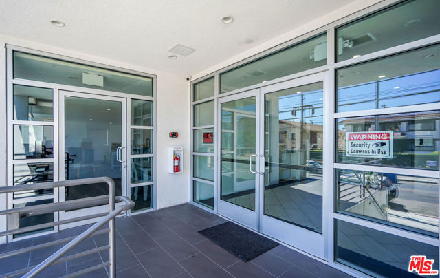 2701 James M Wood Boulevard, Los Angeles CA: https://media.crmls.org/mediaz/cac0c7e0-a23e-4056-ad8c-6eb3f8b5ccd3.jpg