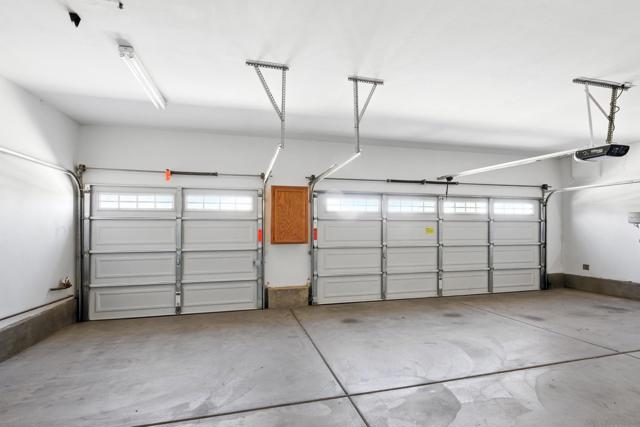 27481 Freedom Ln, Menifee CA: https://media.crmls.org/mediaz/cac0c8d7-d202-4bbc-8e00-6bb647b37c78.jpg