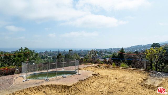 1055 El Medio Avenue, Pacific Palisades CA: https://media.crmls.org/mediaz/cac0cb3a-0aa1-4178-9880-d19d2e1b8a4a.jpg