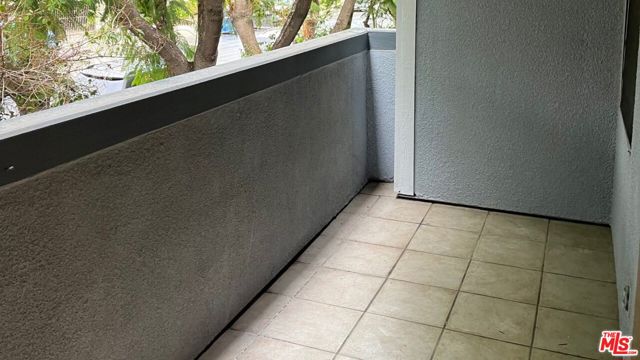 7640 Oso Avenue, Winnetka CA: https://media.crmls.org/mediaz/cac15ae2-9ca7-4459-b334-29e4608c5523.jpg