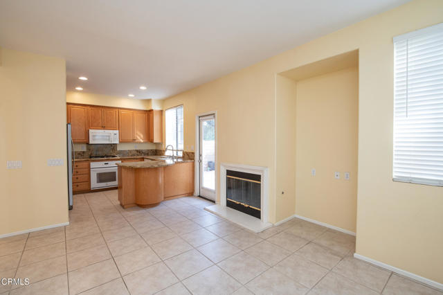 2844 Capella Way, Thousand Oaks CA: https://media.crmls.org/mediaz/cac162d8-394b-40a4-ba35-62baf8d5cbdf.jpg