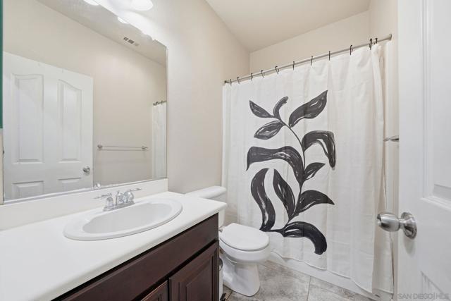 2923 Oro Blanco Cir, Escondido CA: https://media.crmls.org/mediaz/cac17fa7-fd48-432c-ae40-d3289d28b171.jpg