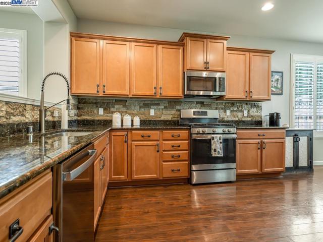 1178 Tropicana Ln, Brentwood CA: https://media.crmls.org/mediaz/cac1db2f-6196-4b2c-99c7-8d44c679e63d.jpg