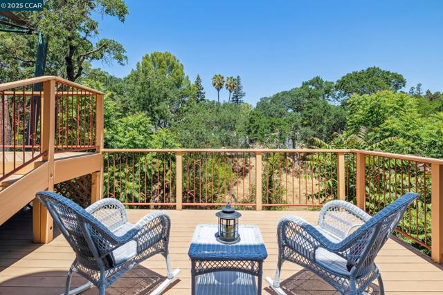 700 Golf Club Way, Pleasant Hill CA: https://media.crmls.org/mediaz/cac20e14-f078-4d54-9ed4-3c21d0b55963.jpg