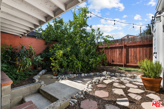 6841 Haywood Street, Tujunga CA: https://media.crmls.org/mediaz/cac24f30-2e23-4839-9e1b-3120188e3d01.jpg