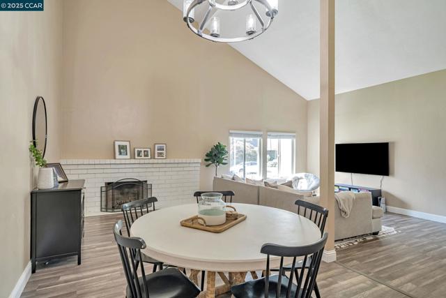 570 Zephyr Cir, Danville CA: https://media.crmls.org/mediaz/cac25e9a-87c9-4984-a321-4a19079b96cd.jpg