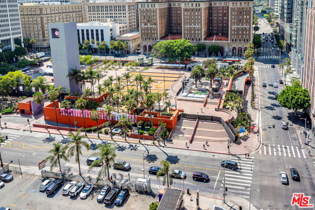 312 W 5th Street, Los Angeles CA: https://media.crmls.org/mediaz/cac30d98-af64-4c85-8bae-b4df0f71e102.jpg
