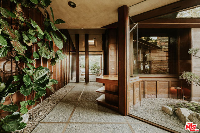 8 Sea Cove Drive, Rancho Palos Verdes CA: https://media.crmls.org/mediaz/cac3109a-4719-40f4-bf8a-0e01fe33f4f3.jpg