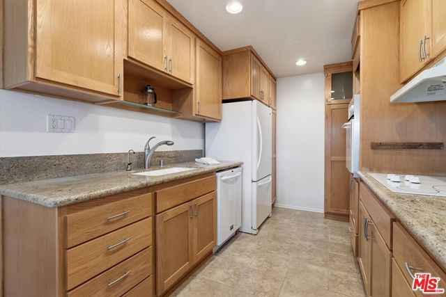 5950 Canterbury Drive, C304 photo 7
