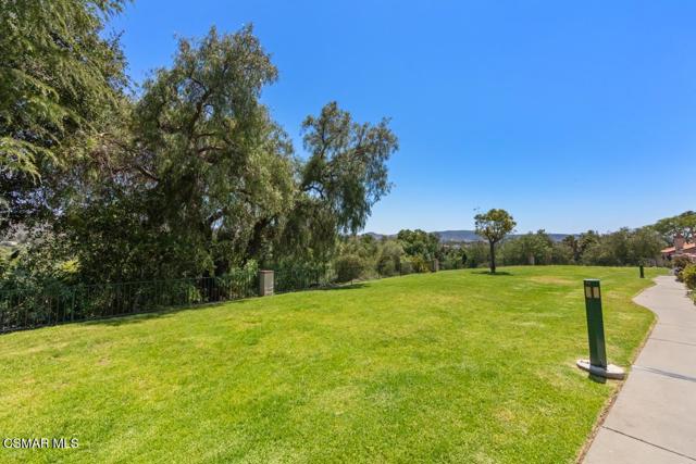 234 Country Club Drive, Simi Valley CA: https://media.crmls.org/mediaz/cac560e7-ce52-4c25-81cb-2a703be49277.jpg