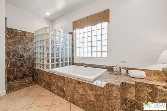 38 Calle Del Norte, Rancho Mirage CA: https://media.crmls.org/mediaz/cac60b7b-bd33-4269-a30a-6b8e772ac725.jpg