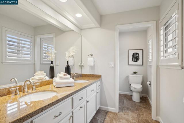 460 Silver Hollow Drive, Walnut Creek CA: https://media.crmls.org/mediaz/cac6630d-1a64-449e-90e4-6322ba2e8d84.jpg
