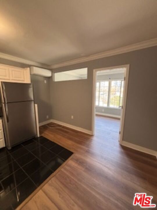 6226 3/4 De Longpre Avenue, Los Angeles CA: https://media.crmls.org/mediaz/cac677e1-35ce-4731-9791-84a8153b7d20.jpg