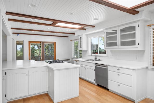 1440 Forest Avenue, Carlsbad CA: https://media.crmls.org/mediaz/cac72f11-8ffa-4f50-b2b5-ceaa44e4a4ac.jpg