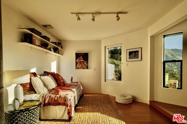 1 Colina Drive, Topanga CA: https://media.crmls.org/mediaz/cac79288-60c9-46f7-b0c4-f2ea339fa430.jpg