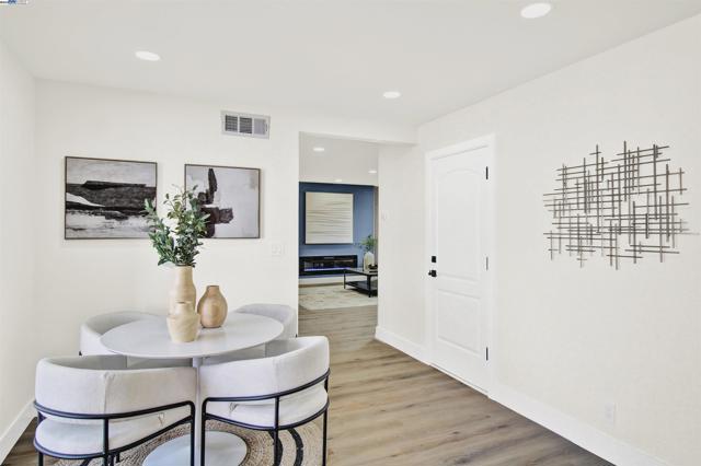 4166 Peregrine Way, Pleasanton CA: https://media.crmls.org/mediaz/cac7ac4d-0cba-44c0-b164-5529385d21b5.jpg