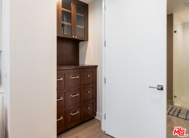 460 N Palm Drive, Beverly Hills CA: https://media.crmls.org/mediaz/cac8b5a4-9dec-4d82-892d-e1f1a646d109.jpg